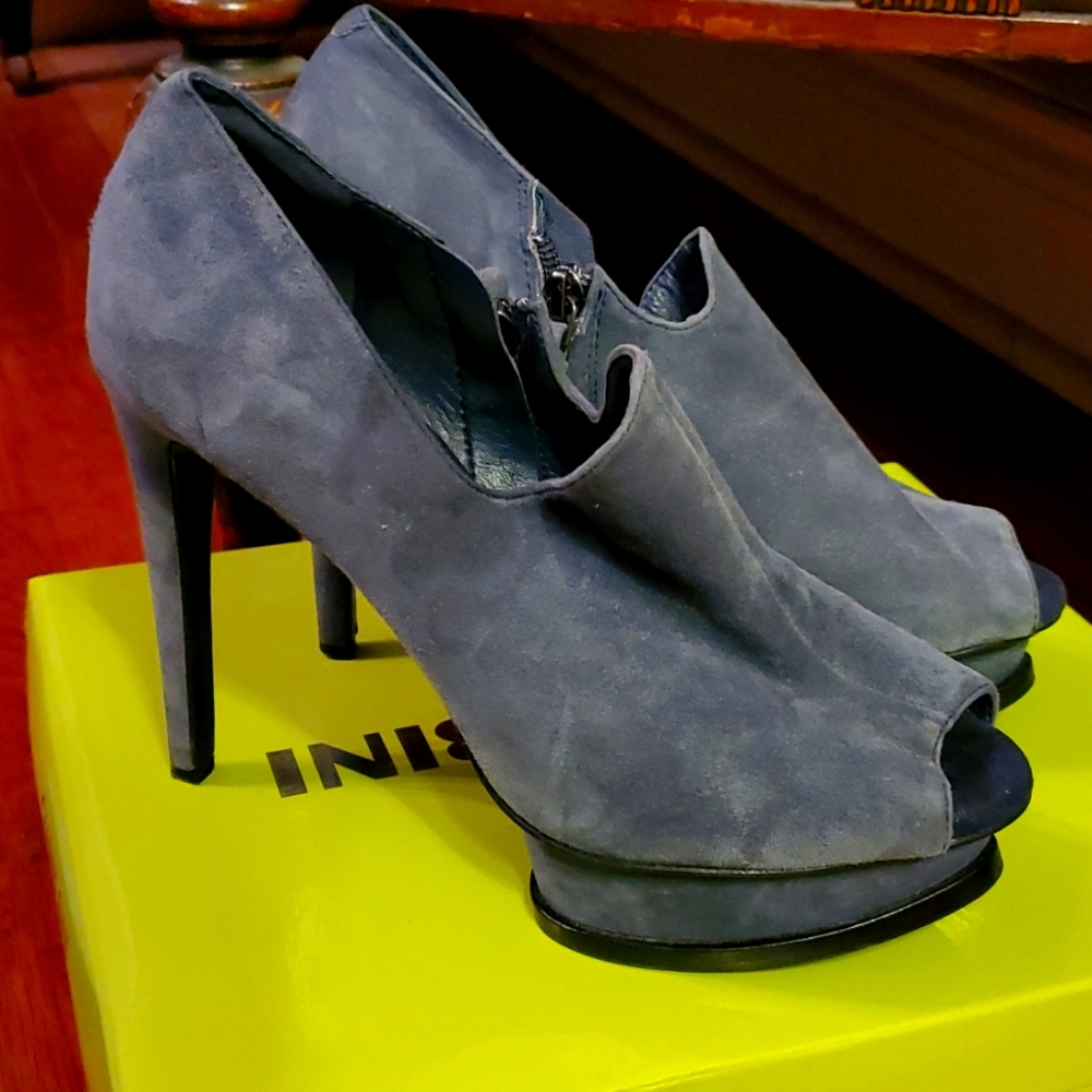 Gianni Bini blue suede leather platform heels
